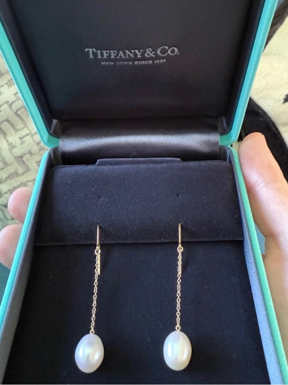 Tiffany & Co. Elsa Peretti®
Pearls by the Yard™ Chain Earrings